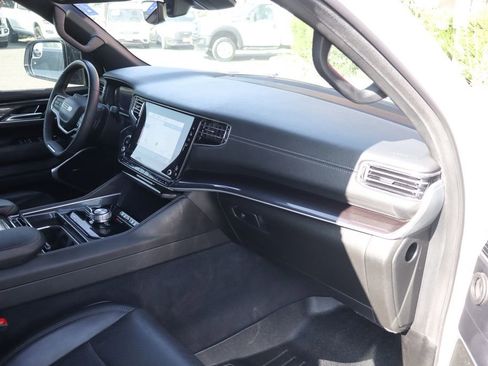 Used 2023 Jeep Wagoneer 4WD w/ Premium Group I image 50