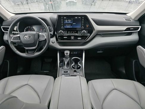 Used 2022 Toyota Highlander XLE AWD/4WD image 20