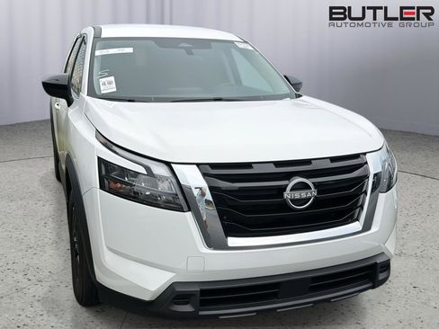 Used 2024 Nissan Pathfinder S FWD image 5