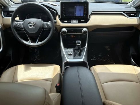Used 2019 Toyota RAV4 Limited w/ Advanced Technology Package AWD/4WD image 17