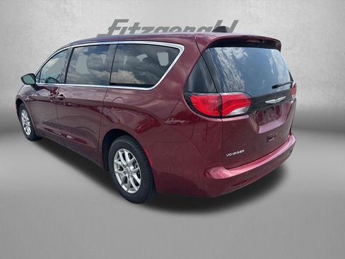 Used 2023 Chrysler Voyager LX FWD image 3