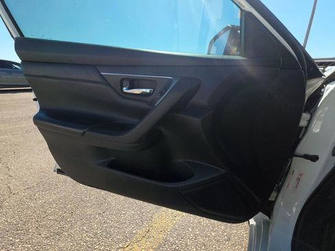 Used 2015 Nissan Altima 2.5 S w/ Power Driver Seat Package FWD image 11