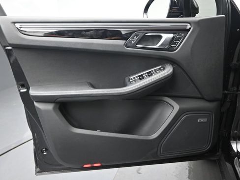 Used 2022 Porsche Macan AWD/4WD image 22