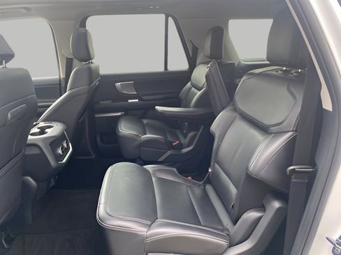 Certified 2025 Ford Expedition Max Platinum image 11