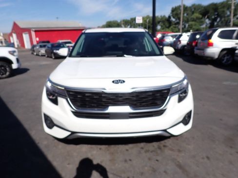 Used 2021 Kia Seltos EX AWD/4WD image 2