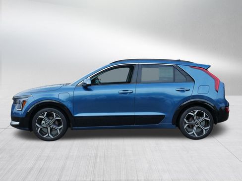 Used 2023 Kia Niro SX Touring image 4