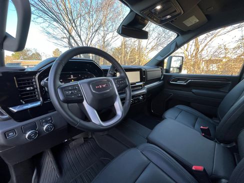 Used 2024 GMC Sierra 3500 SLT image 12