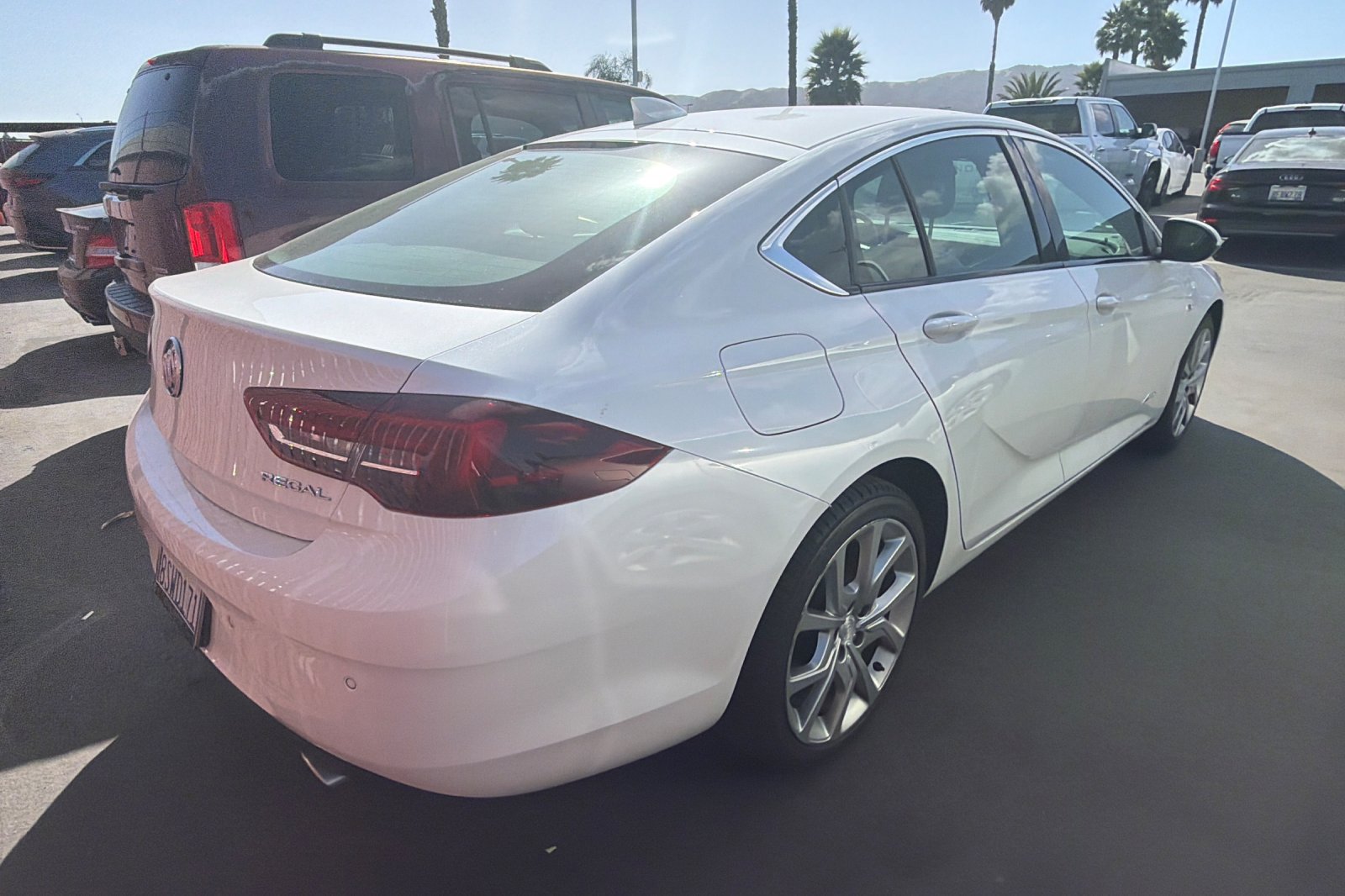 Used 2020 Buick Regal Avenir w/ Driver Confidence Package II FWD image 5