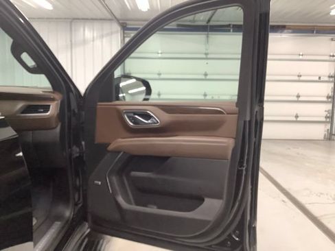 Used 2023 Chevrolet Tahoe High Country AWD/4WD image 11