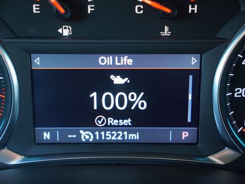 Used 2023 Chevrolet Traverse LT image 35