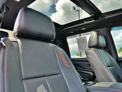Used 2021 Nissan Titan PRO-4X w/ Pro-4x Convenience Package AWD/4WD image 14