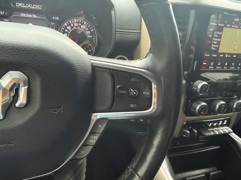 Used 2019 RAM 1500 Laramie AWD/4WD image 18