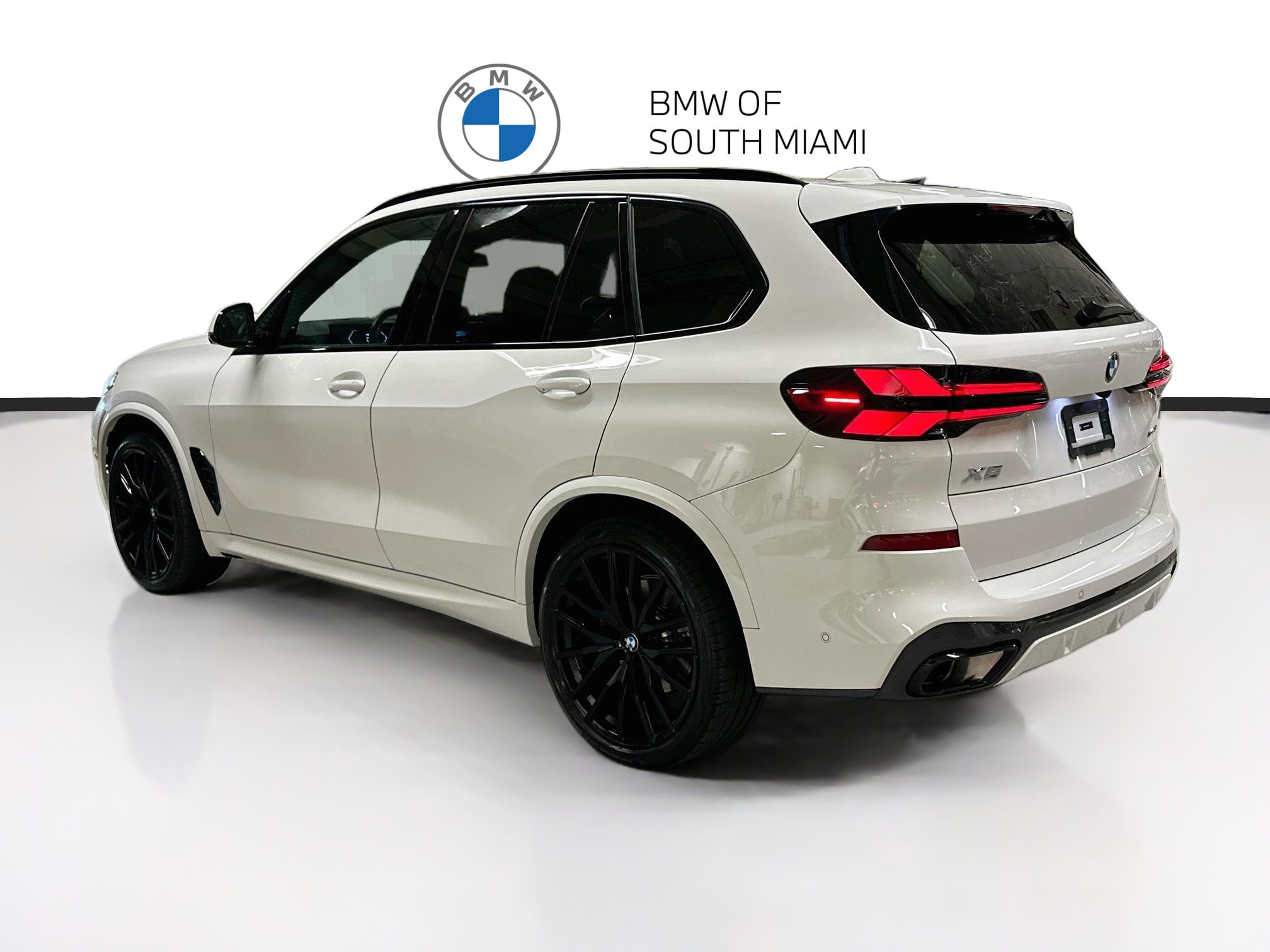Used 2024 BMW X5 xDrive40i w/ M Sport Package AWD/4WD image 5