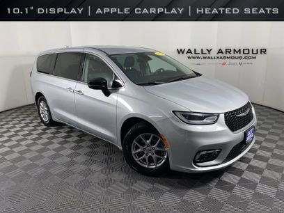 Used 2024 Chrysler Pacifica Touring-L