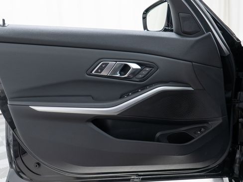 Used 2019 BMW 330i xDrive Sedan w/ Premium Package image 11