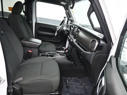 Used 2021 Jeep Gladiator Willys image 7