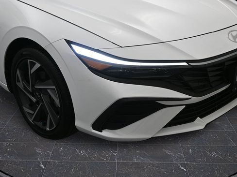 Used 2025 Hyundai Elantra SEL FWD image 17