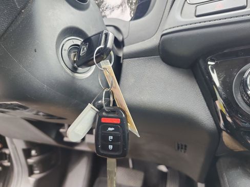 Used 2016 Honda HR-V LX image 26