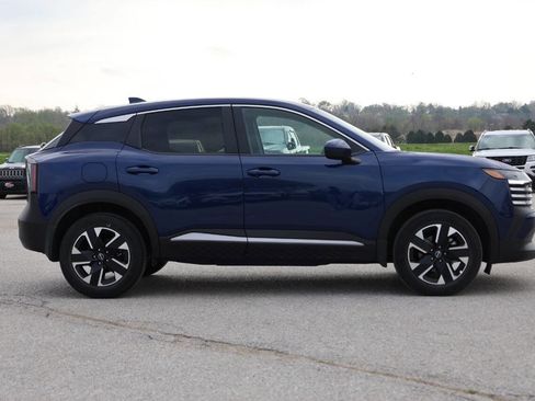 Used 2025 Nissan Kicks SV image 7