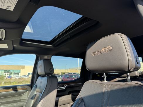 Used 2023 Chevrolet Silverado 1500 High Country w/ High Country Premium Package image 27