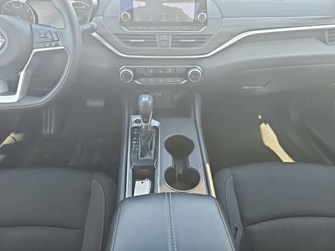 Used 2025 Nissan Altima 2.5 SV FWD image 18
