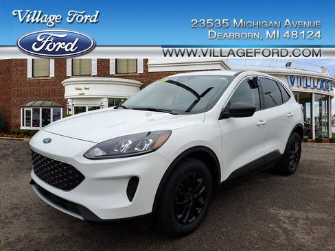 Certified 2022 Ford Escape SE w/ Convenience Package image 1