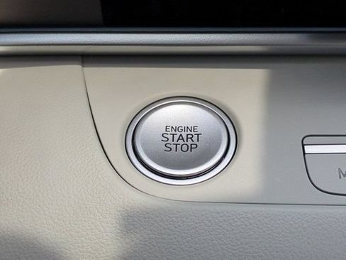 Used 2025 Hyundai Elantra Limited FWD image 28