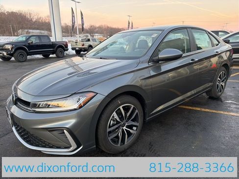 New 2026 Volkswagen Jetta SE image 3