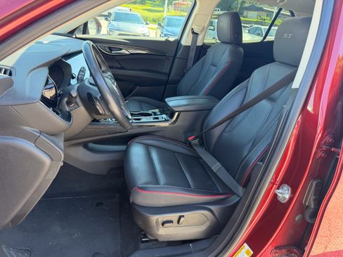 Used 2023 Buick Envision Essence w/ Sport Touring Package AWD/4WD image 13