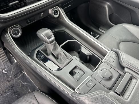 Used 2024 Toyota Grand Highlander AWD Hybrid image 26