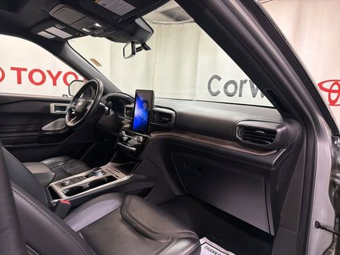 Used 2023 Ford Explorer Platinum w/ Technology Package AWD/4WD image 13