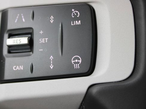 Used 2025 Land Rover Defender 110 X-Dynamic SE AWD/4WD image 34