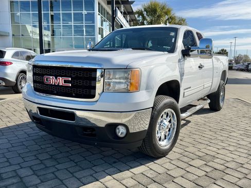 Used 2011 GMC Sierra 2500 SLE image 1
