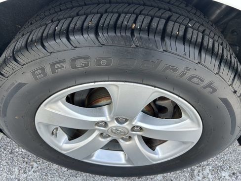 Used 2013 Toyota Sienna L image 19