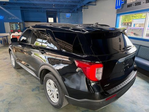 Used 2022 Ford Explorer XLT w/ Equipment Group 202A AWD/4WD image 9