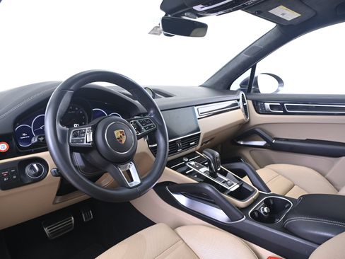 Certified 2023 Porsche Cayenne Turbo AWD/4WD image 4