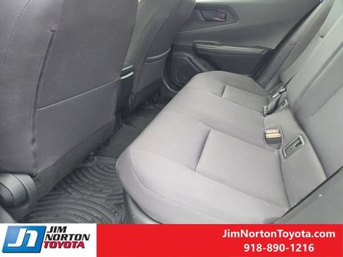 Used 2025 Toyota Prius LE FWD image 29