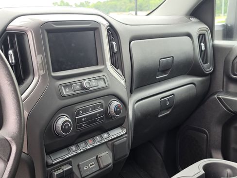 Used 2022 Chevrolet Silverado 2500 Custom w/ Custom Convenience Package AWD/4WD image 15