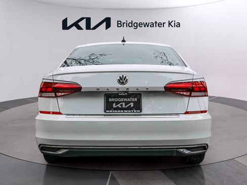 Used 2021 Volkswagen Passat 2.0T SE FWD image 5
