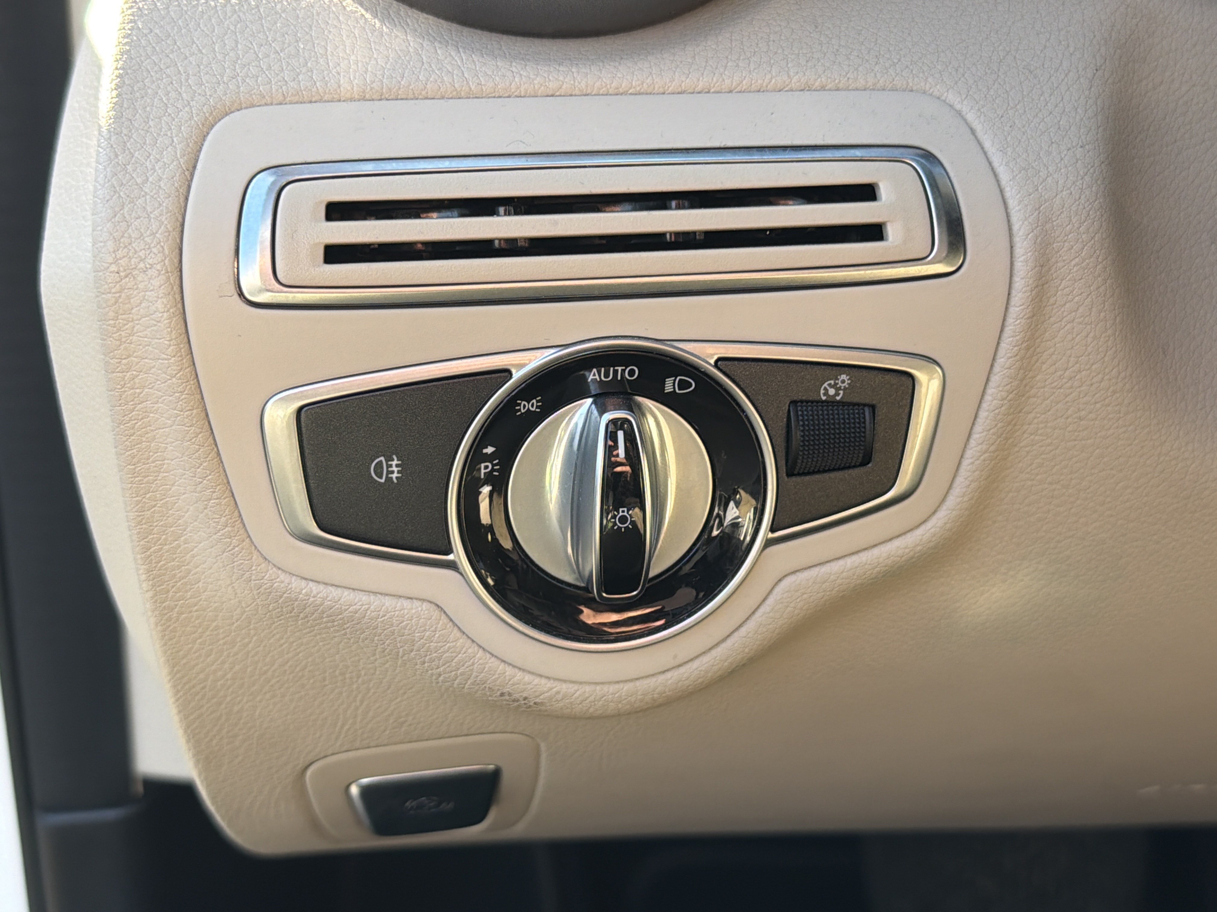Used 2017 Mercedes-Benz C 300 4MATIC Sedan image 18