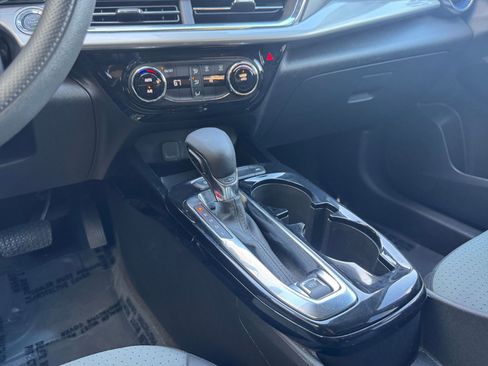 Used 2025 Chevrolet Trax LT image 41