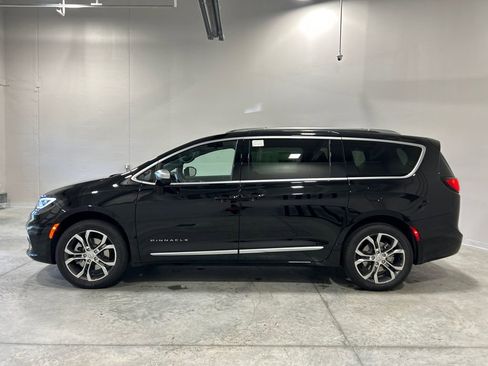 New 2026 Chrysler Pacifica Pinnacle image 9