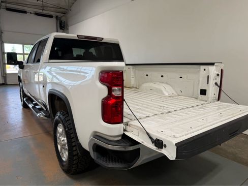 Used 2021 Chevrolet Silverado 2500 LT w/ Z71 Off-Road Package AWD/4WD image 4