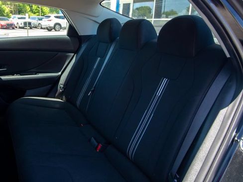 Used 2023 Hyundai Elantra SEL w/ Convenience Package FWD image 9