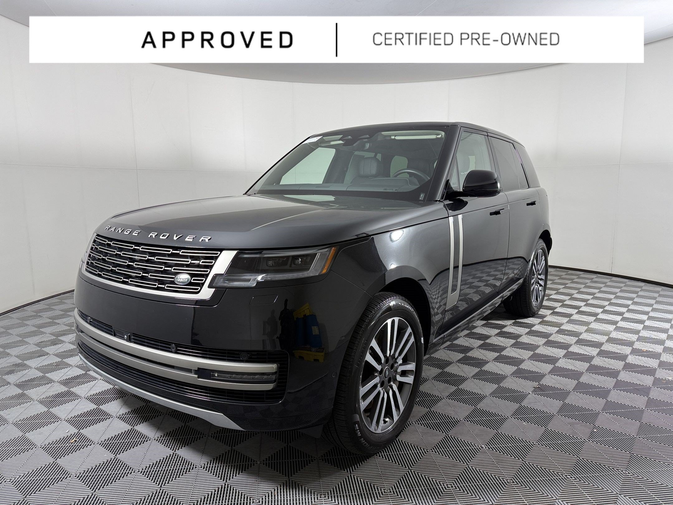 Used 2025 Land Rover Range Rover SE AWD/4WD image 1