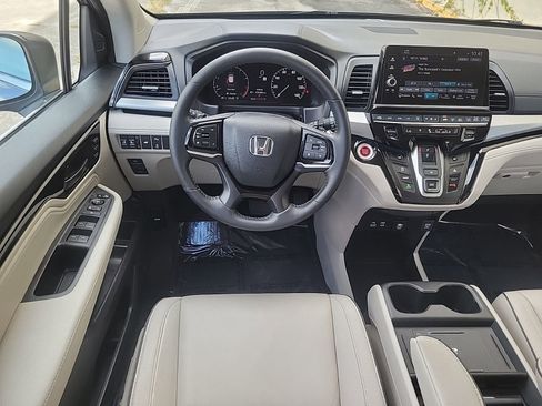 Used 2025 Honda Odyssey Touring image 16