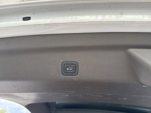 Used 2022 GMC Yukon SLT w/ SLT Premium Package image 26