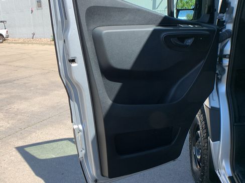Used 2024 Mercedes-Benz Sprinter 2500 image 9