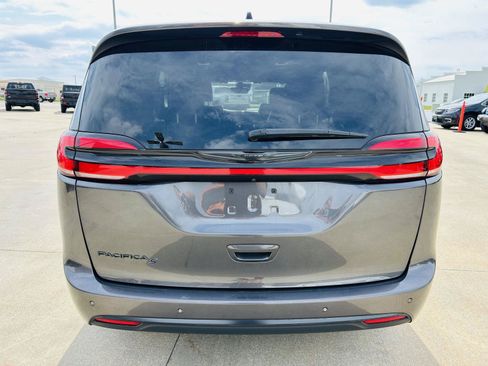 Used 2023 Chrysler Pacifica Touring-L w/ S Appearance Package FWD image 38