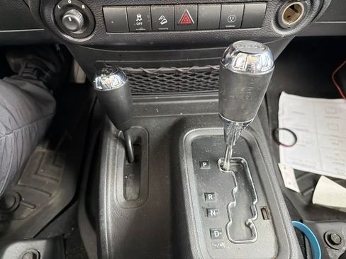 Used 2015 Jeep Wrangler Unlimited Sahara w/ Connectivity Group AWD/4WD image 18